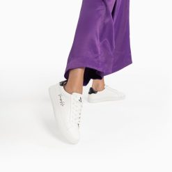 Vanessa Wu Sneakers | Baskets Isabella Blanc Et Noir A Lacets