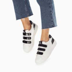 Vanessa Wu Sneakers | Baskets Eclair Oxanna Blanches A Scratchs Noirs