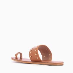 Vanessa Wu Sandales Plates | Mules Cloutees Laeticia Camel A Passe-Pouce